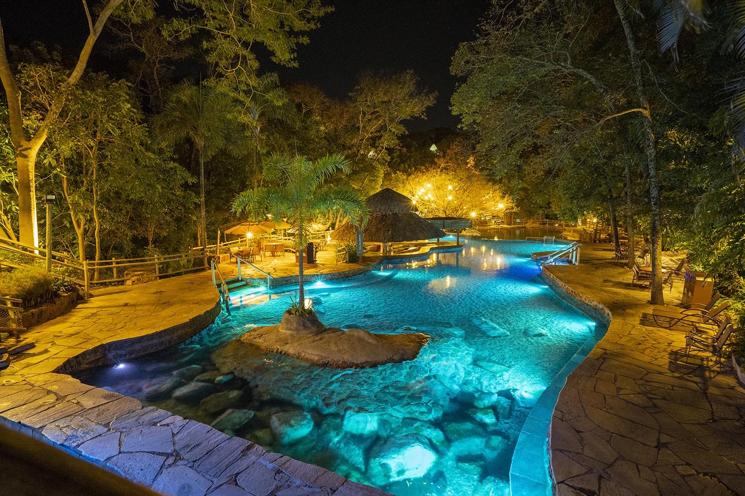 Parque das Fontes - Piscinas termais naturais 24h